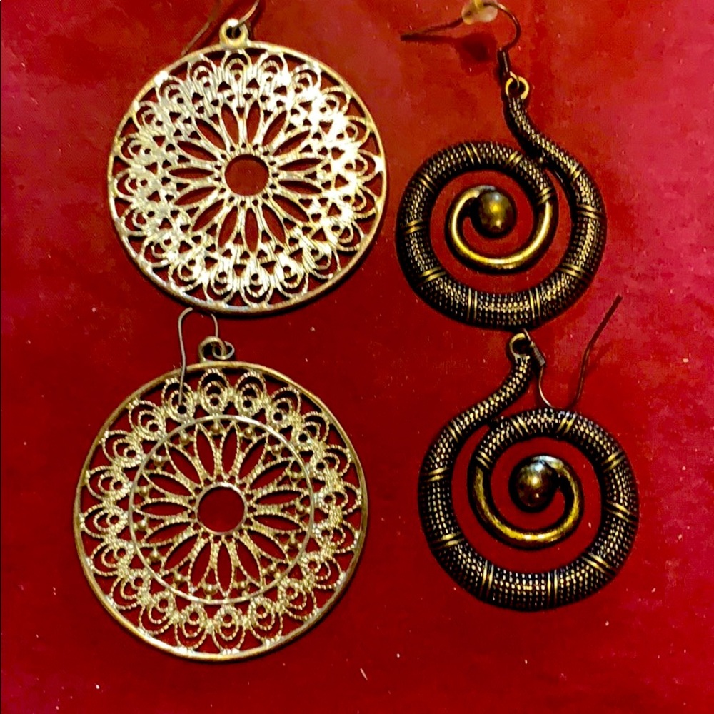 Dangle earrings